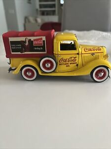 Danbury Mint 1935 Coca Cola Delivery Truck 1:24 Scale Diecast w/ Vending Machine