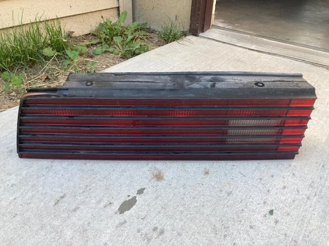 Lanterna traseira esquerda para driver Pontiac Firebird 1982-1985 - Imagem 1 de 1