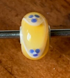 Trollbeads gelbes Gürteltier blaue Blumen - Bild 1 von 2