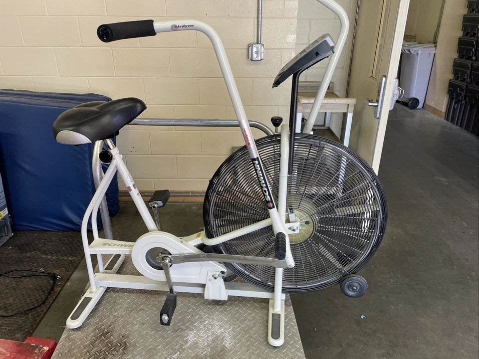 SCHWINN AIRDYNE DUAL ACTION EXCERCISE BIKE w/ CLOCK and SPEEDOMETER - Image 1 of 1