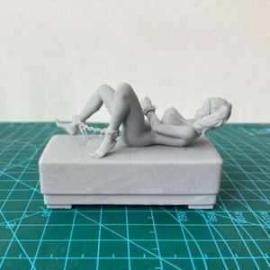 Divano rilegatura piedi mano modello resina 1/24 NSFW ragazza sexy cravatta non verniciata non assemblata - Foto 1 di 5
