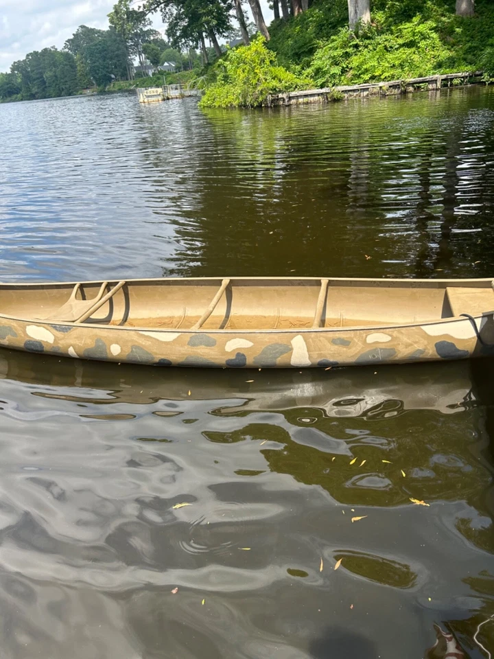 18 ft Grumman Aluminum Canoe, whitewater keel, has been down the Yukon River. - Image 1 of 4