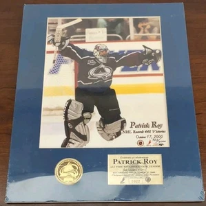 Vintage NHL Patrick Roy Avalanche 448 Spiele gewonnen Torhüter Foto & Medaillon LMTD - Bild 1 von 4