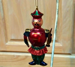 Cascanueces Soldado Vidrio Soplado Adorno de Navidad Pintado Rojo Verde 6 Pulgadas - Imagen 1 de 6