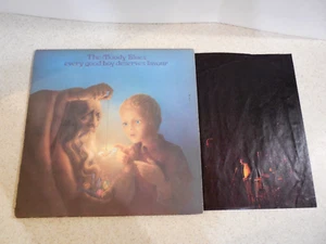THE MOODY BLUES EVERY GOOD BOY DESERVES FAVOUR LP THRESHOLD inner sleeve Tested - Foto 1 di 13