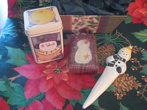 GIFT SET in BOX ~ WINTER SNOWMAN THEMED CANDLE & ORNAMENT & DECOR SOAP BAR EC - Picture 1 of 5