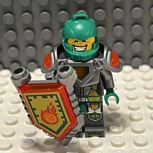 Lego Aaron 70317 Flat Silver Visor, 2 Clips on Back Nexo Knights Minifigure Lot - Picture 1 of 2