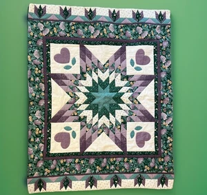 Handgefertigte Decke Wandbehang/Tischdecke, Stern Design, lila, grün Blumen - Bild 1 von 9