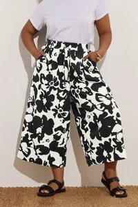 Yours Curve Women's Plus Size Textured Floral Print Midaxi Culottes - Picture 1 of 19