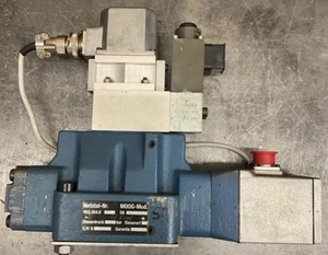 Moog D662Z703F Proportionalventil (D061-628C Pilot) mit Garantie - Bild 1 von 5