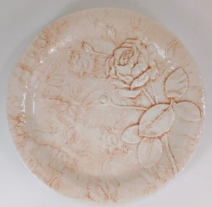 Plato de cerámica rosa decorativo vintage rosa en relieve 8" hecho a mano en Italia. - Imagen 1 de 6