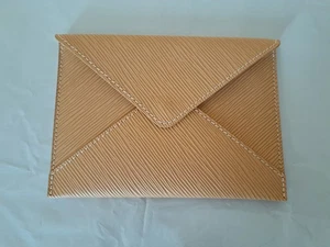 LOUIS VUITTON - POCHETTE  KIRIGAMI - CUIR EPI BEIGE -  NEUVE - AUTHENTIQUE - Picture 1 of 5