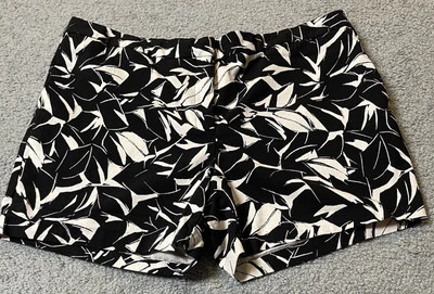 Mario Serrani Italy Chino Shorts Women’s 14 Black White Floral Beach Cottage - Image 1 of 4