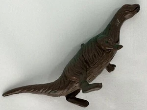 Chinasaurier Dinosaurier braun grün Brontosaurus Mini Figur Kunststoff PVC Hongkong - Bild 1 von 2