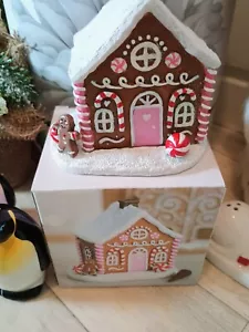 gingerbread house oil burner chrismtas decor BNIB pink - Picture 1 of 4