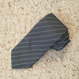VINEYARD VINES CUSTOM COLLECTION Necktie Tie Silk Blue Monogram Y Striped USA - Picture 1 of 9
