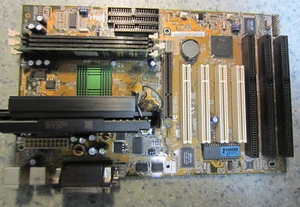 Carte mère Asus P2B Pentium III, 500/512/100/2,0V, RAM PC100, pack rétro - Photo 1/9