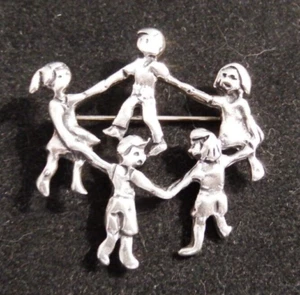 Circle of Friends - Family Ring around the Rosie Mexico 925 Sterling pin - Picture 1 of 2