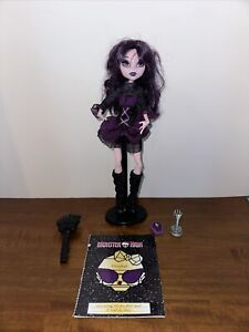 Monster High Doll Elissabat Frights Kamera Akcja z pamiętnikiem i stojakiem