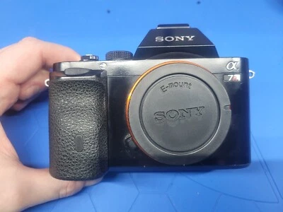 Câmera Digital SLR Sony Alpha A7R 36.4MP - 2893 (Somente o Corpo) - Imagem 1 de 4