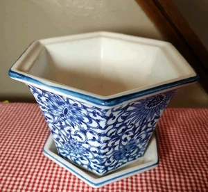 Fioriera e sottopiatto esagonale vintage cinese chinoiserie. Blu e bianco, 5" - Foto 1 di 12