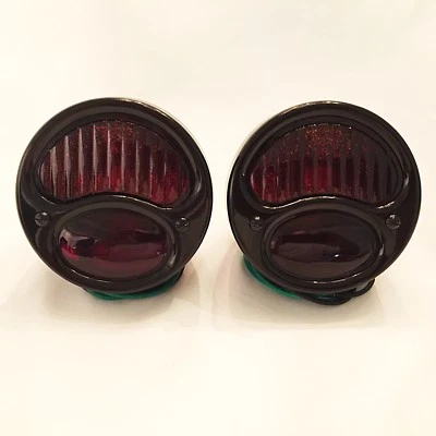 Luces traseras Ford Modelo A 1928-31 6 voltios con lente acanalada roja, TODAS NEGRAS -1 PAR Foto 1 de 4