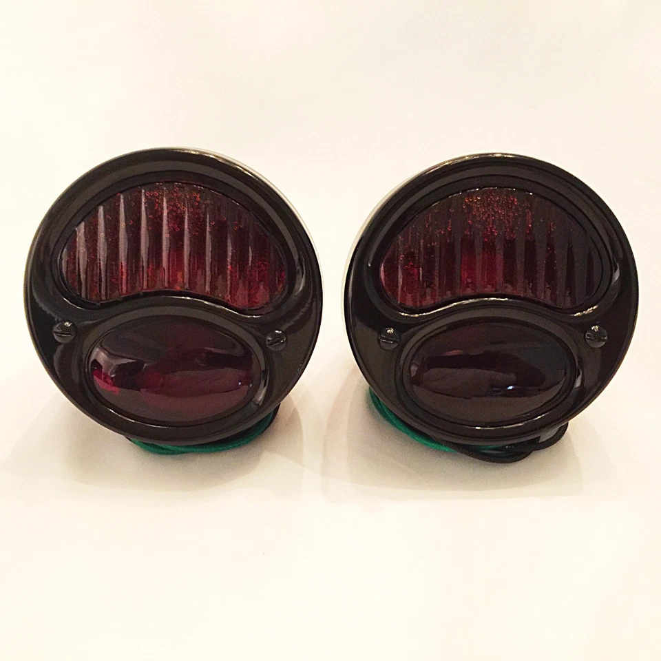 Luces traseras Ford Modelo A 1928-31 6 voltios con lente acanalada roja, TODAS NEGRAS -1 PAR Foto 1 de 4