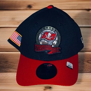 Tampa Bay Buccaneers New Era Salute To Service 39THIRTY Hat Medium - Large NEW - Picture 1 of 2