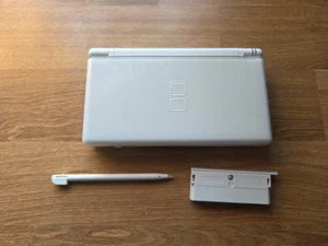 Consola Nintendo DS Lite Japonesa - Blanco Polar (Con stylus y cubierta de puerto GBA) - Imagen 1 de 10