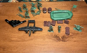 Vintage Green Plastic Army Men soldiers lot of soldiers w/ Boat & Flag, ETC. (J) - Picture 1 of 5