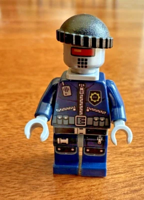 LEGO Minifigure Robo SWAT  The Lego Movie with cap and backpack holder - Image 1 of 4