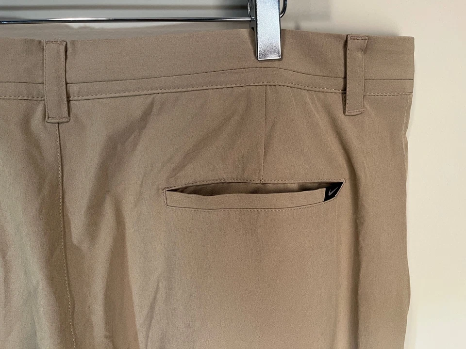 Pantalones Nike Golf Para Hombre Tostado Sólido Caqui Rendimiento Ajuste Estándar 40 x 30 Usados en Excelente Condición Foto 1 de 4