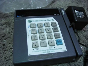 VINTAGE VERIFONE PNC 330 CREDIT CARD MACHINE TERMINAL READER COMMERCE BANK - Picture 1 of 3