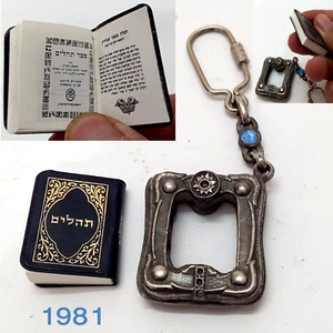 Mini libro vintage ebraico ebraico Tehillim Judaica Salmi tono argento, medaglia chiave - Foto 1 di 19