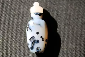 S005 Antique Estate Chinese well-carved agate bottle 20th Century - Picture 1 of 5