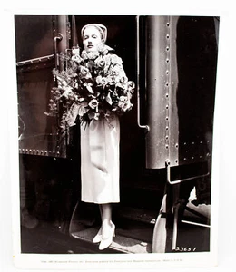 1937 ORIGINAL HOLLYWOOD ISA MIRANDA TRAIN PRODUCTION PHOTO - Picture 1 of 3