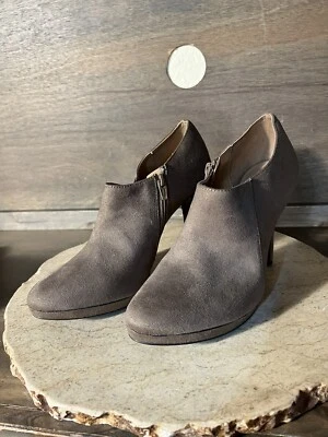 MERONA MUJER BOTÍN TACONES BEIGE TALLA 10M IMITACIÓN GAMUZA CREMALLERA LATERAL TACÓN ALTO Foto 1 de 4