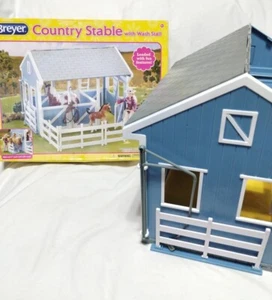 Breyer Horse Country Stable With Wash Stall And Box - Picture 1 of 16