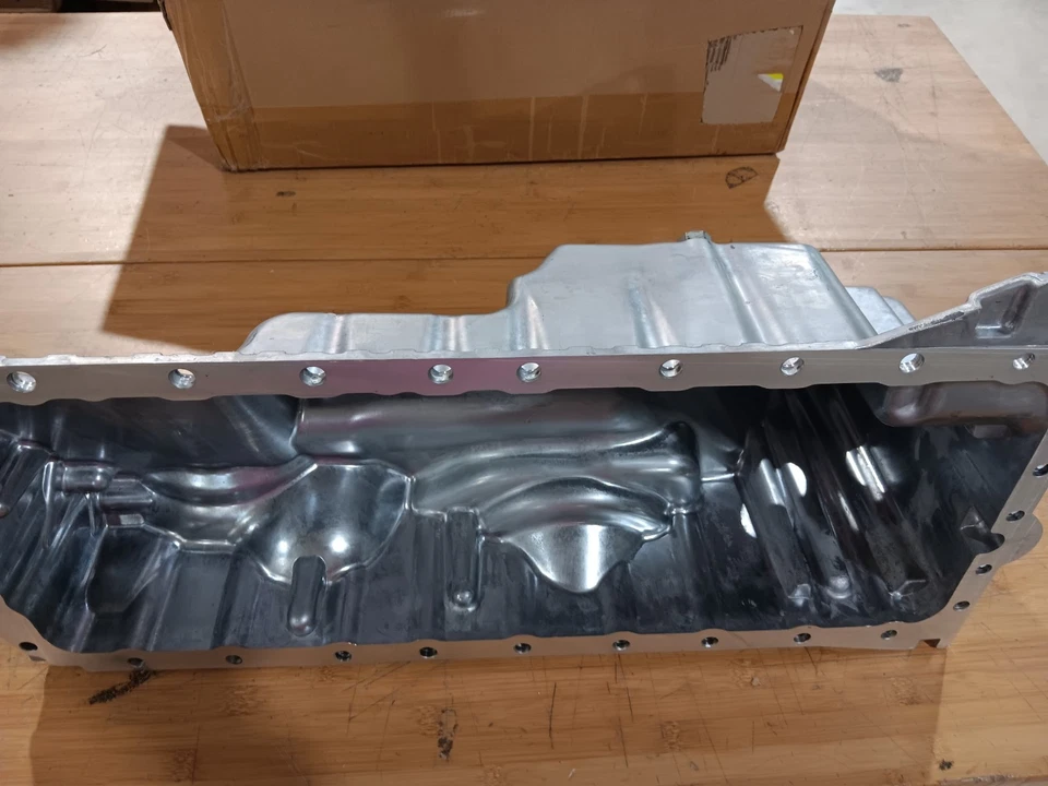 Engine Oil Pan 11137556663 OEM 11-15 BMW F01 F10 535i 740i 740Li - Imagem 1 de 4