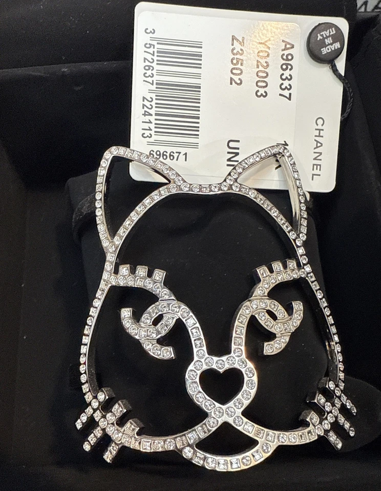 BNWT Chanel 100% Auténtico Runway CC Logo Pulsera Brazalete Cristal En Caja Agotado Raro Foto 1 de 4
