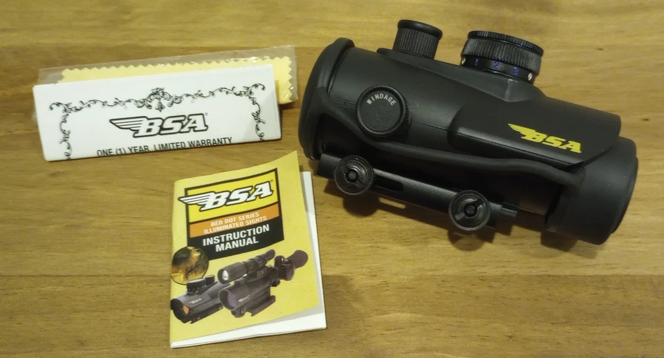 BSA Huntsman RGB Dot Scope 30mm illuminated Integrated Mount HMRGBD30CP open box - Image 1 of 4