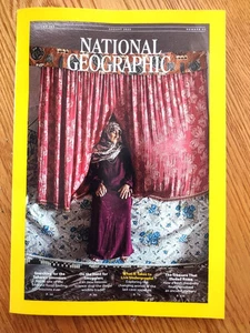 National Geographic - August 2025 - What it takes to live underground DINOSAURS - Picture 1 of 4