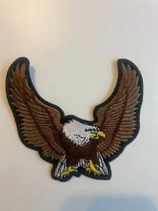 Parche Eagle Upwing marrón - 5" x 5" bordado hierro en parche - Imagen 1 de 5