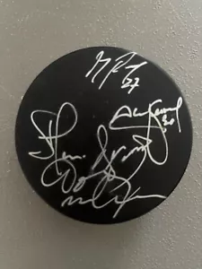 Jeremy Roenick, Ed Belfour, Steve Larmer & others Autographed puck - Picture 1 of 4