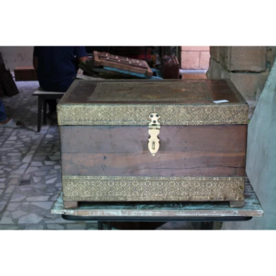 Caja de madera india vintage caja de madera antigua con tapa caja de recuerdo antigua Sandook Foto 1 de 4