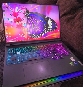 Lenovo Legion Pro 7i Gen 8 16″ RTX 4070 I9-13900HX 16GB DDR5 5600 120Hz 1TB SSD - Picture 1 of 7