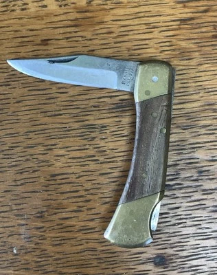 Cuchillo de bolsillo vintage de 5" (cerrado) de latón y madera con agarre para dedos Foto 1 de 4