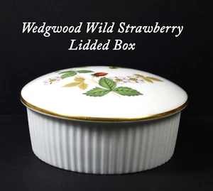 Lovely Wedgwood Wild Strawberry Lidded Round Trinket Box Ribbed Base - Picture 1 of 5