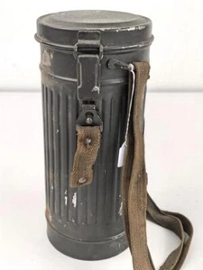 Deutschland nach 1945, Behälter für eine Gasmaske , Hersteller "Auer" Baugleich  - Bild 1 von 12