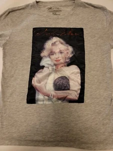 NEU MARILYN MONROE MARKE T-SHIRT GRAU MIT MARILYN DRUCK AUF DER VORDERSEITE GRÖSSE MEDIUM - Bild 1 von 8